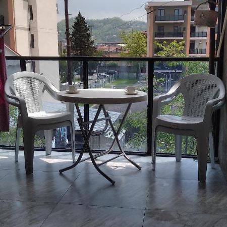 Bright And Cozy Apartment Батуми Экстерьер фото